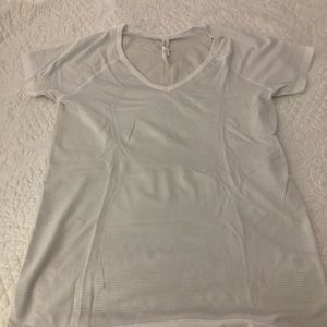 Lululemon White swiftly tee.